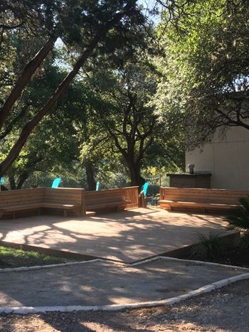 sundeck in apartments near zilker park